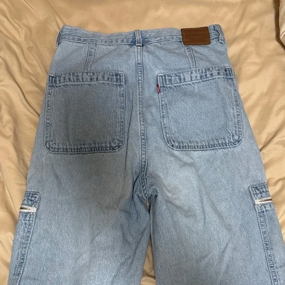 Levi’s Light Blue Wide-Leg Cargo Jeans - Women - Picture 5 of 5